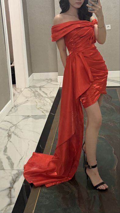 Красное платье на мероприятие