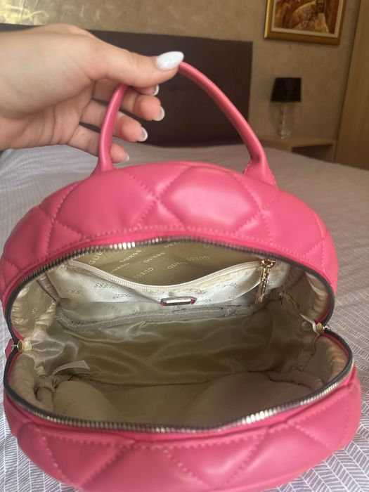 Розова раница Guess