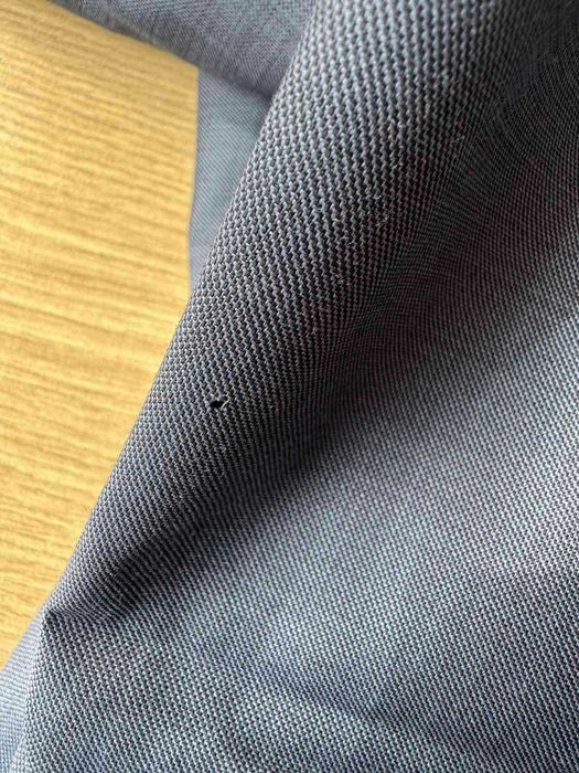 Продавам ползван абитуриентски костюм