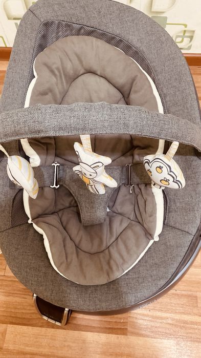 продам шезлонг Nuna leaf  с устройством для укачивания