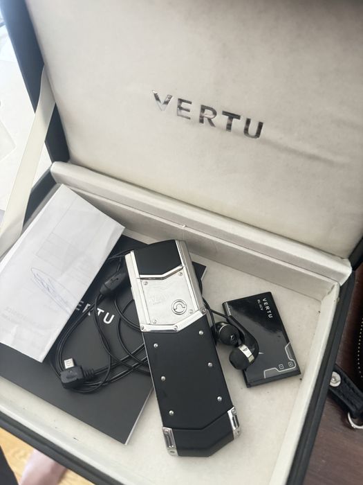 Vertu телефон. В идеал ном состоянии.