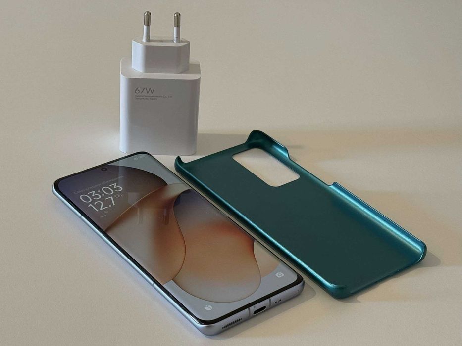 Бартер! Отличен! Xiaomi 12 256GB Blue + Адаптер за зареждане и кейс.