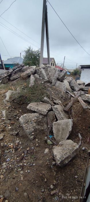 Отдам бесплатно грунт с бетоном