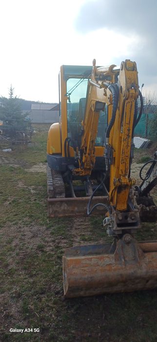 Execut lucrări cu miniexcavator