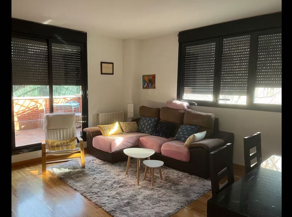 Тристаен апартамент под наем Надежа 1 550 ЕВРО