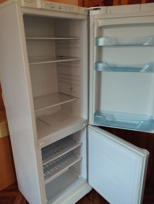 Холодильник Бирюса