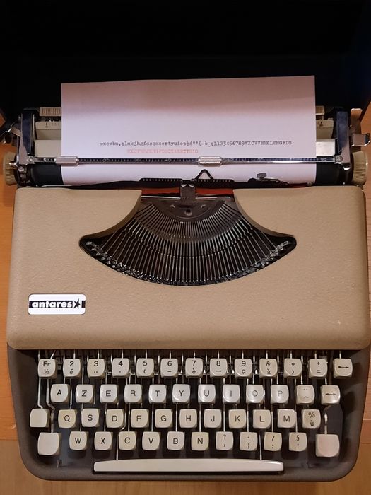 Mașină de scris Antares impecabilă