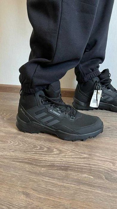 Кроссовки фирменные Adidas Terrex