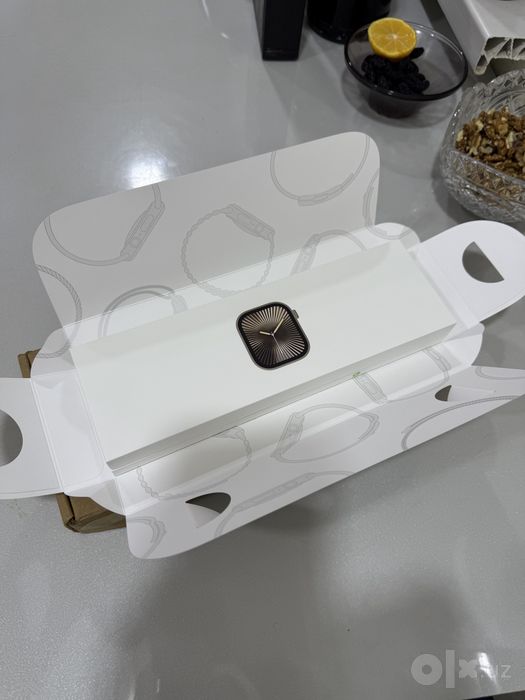 Продам Apple Watch Series 10 46mm Steel Gold Milanese Gold Titanium