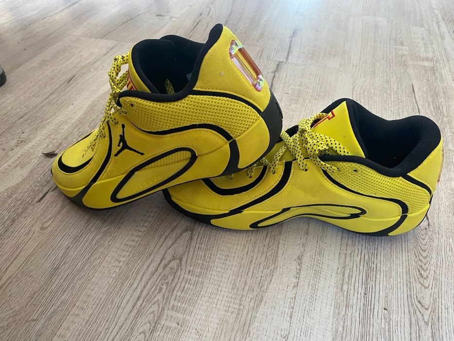 Vand Adidasi Jordan 4 Tatum BG noi pret 550 lei cu un set de sireturi noi .