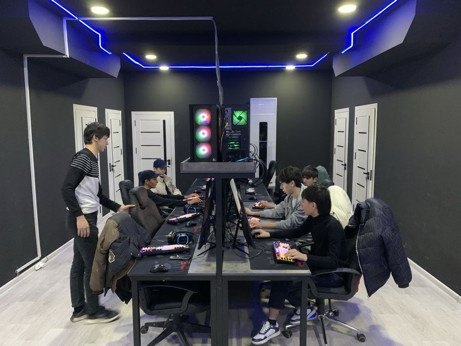 Компьютерный клуб и плайстейшен клуб