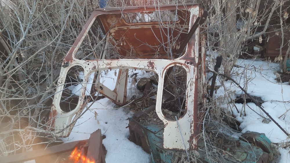 Продам  мост  кабину на трактор ЮМЗ