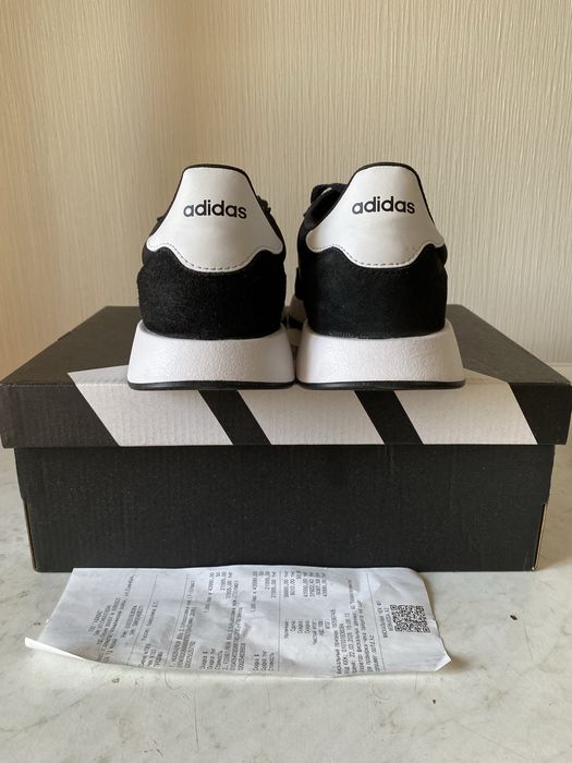 Продам новые кроссовки adidas