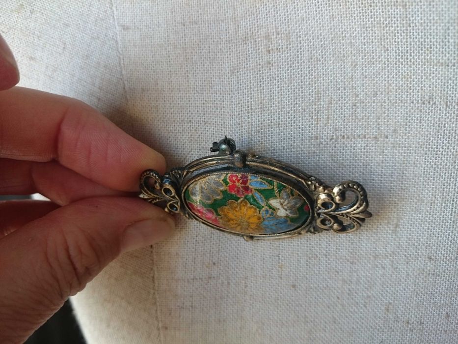 стара японска брошка