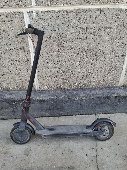 Продам электро самокат xiaomi M365