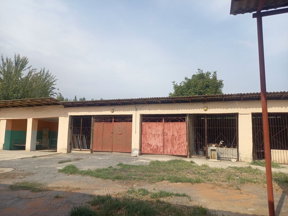 Vodilda xovli joy sotiladi.(jami8.5 sotix 6 s. turar 2.5 s. noturar)