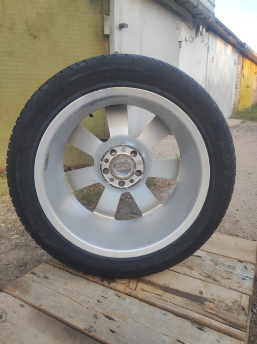 Продам колесо на Audi.