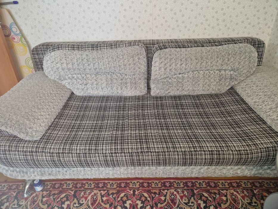 Продаю диван , хорошего качества!