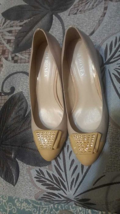 Продам женские туфли