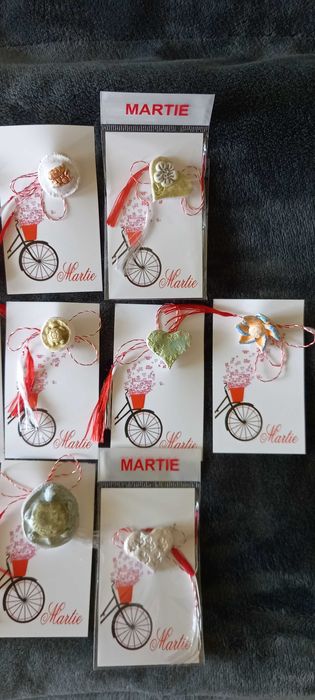 Martisor tip brosa lucrat manual (martisoare)