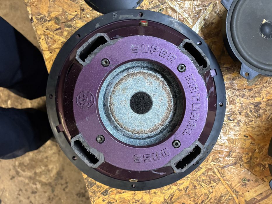 Бас говорители каса кондензатор усиовател