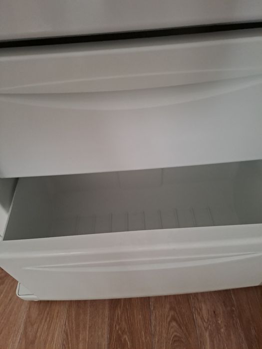 Морозильник Indesit, в хорошем состоянии.