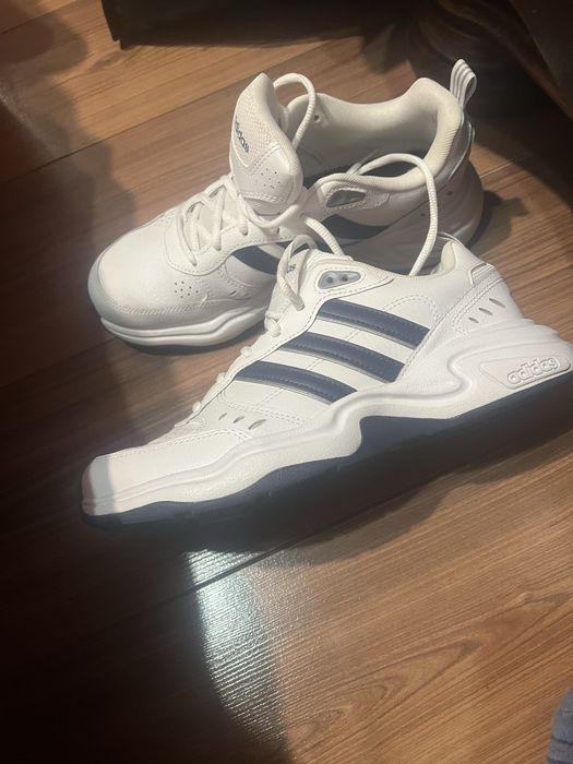 Бели маратонки лайфстайл-strutter