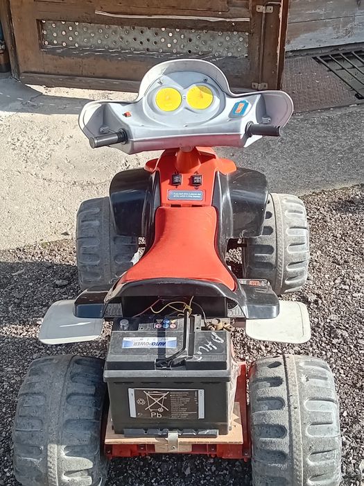 Продавам детска четериколка.