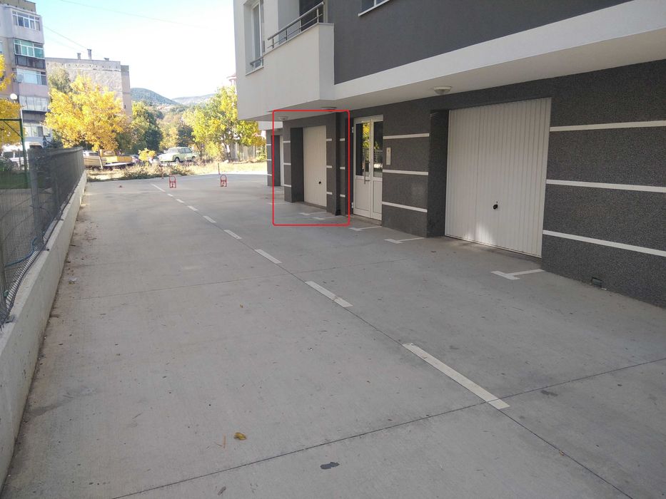 Дава се под наем Гараж / Паркомясто в Кърджали, Възрожденци - 20 кв.м за 56.1 € - Снимка #2