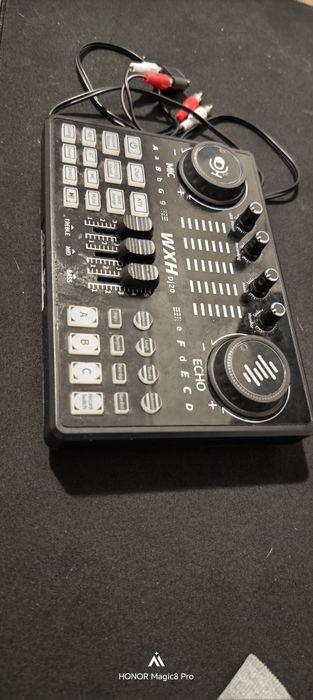 Se  vinde Roland acc 33 și mixer..urgent