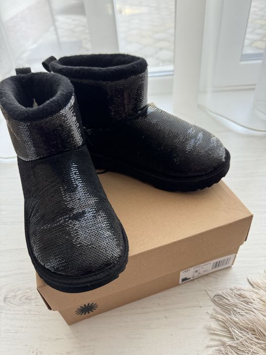 Vand cizme Ugg  cu paiete