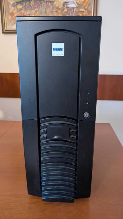 Компютър с монитор и клвавиатура с мишка - Windos 10 Pro