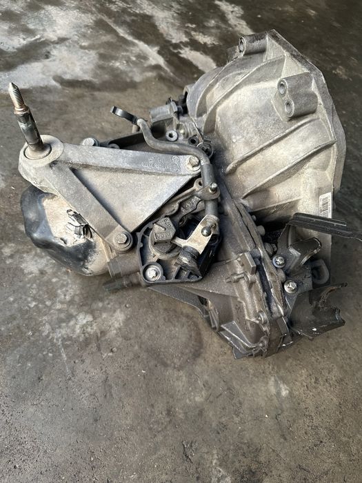 Продавам скоростна кутия Нисан Микра к12