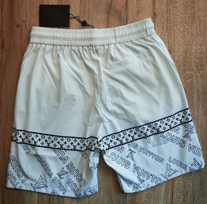Pantaloni Scurti Model LV