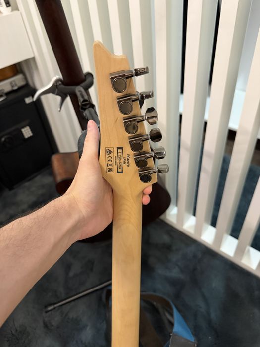 Chitara Ibanez RG421PB – stare aproape nouă