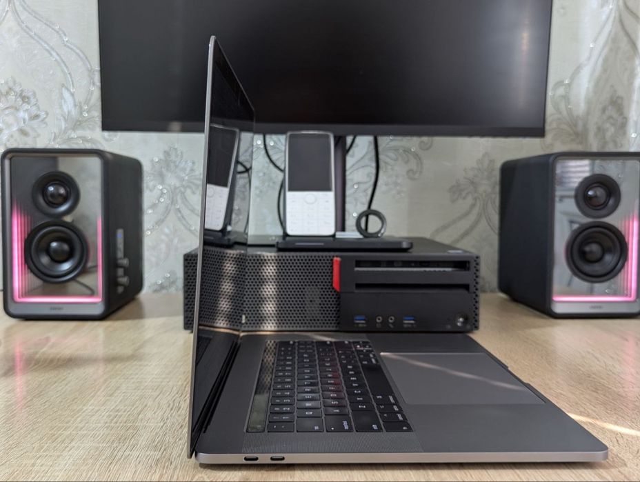 MacBook Pro 15″/ Core i7 / 16GB / SSD 512GB