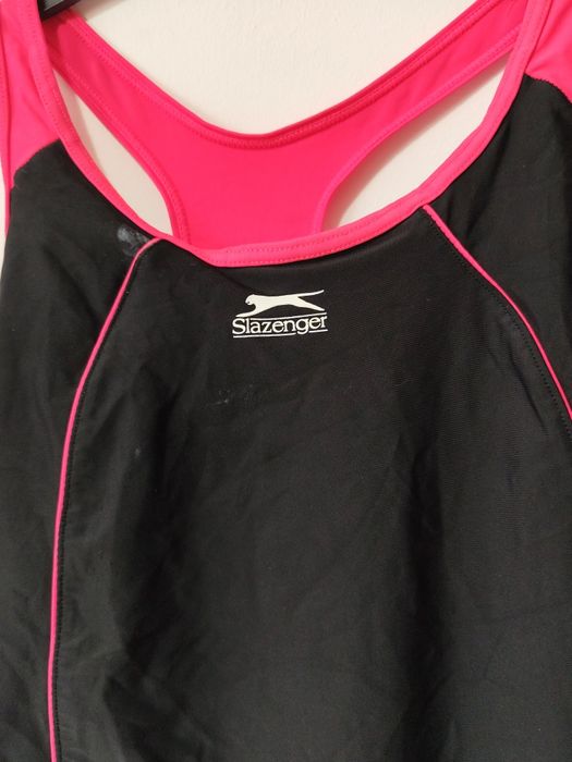 Slagenzer costum de baie