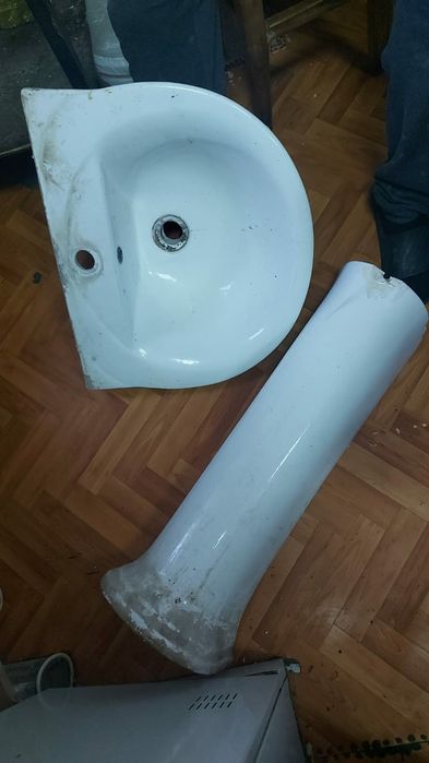 Продам раковину с пьедесталом