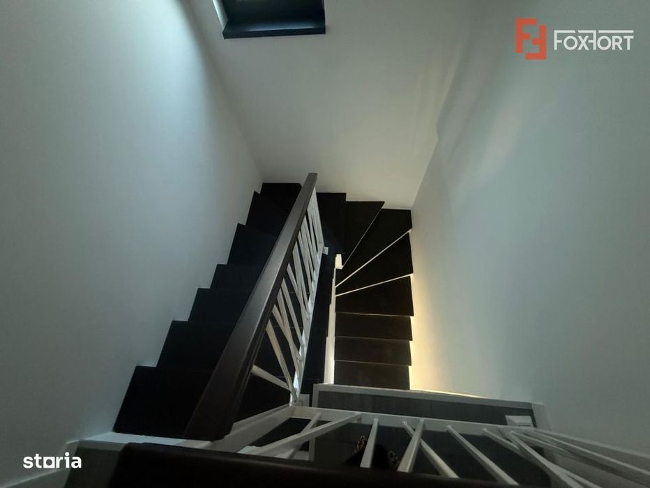 Duplex 5 camere 124 mp utili, despartit prin carport, Chisoda