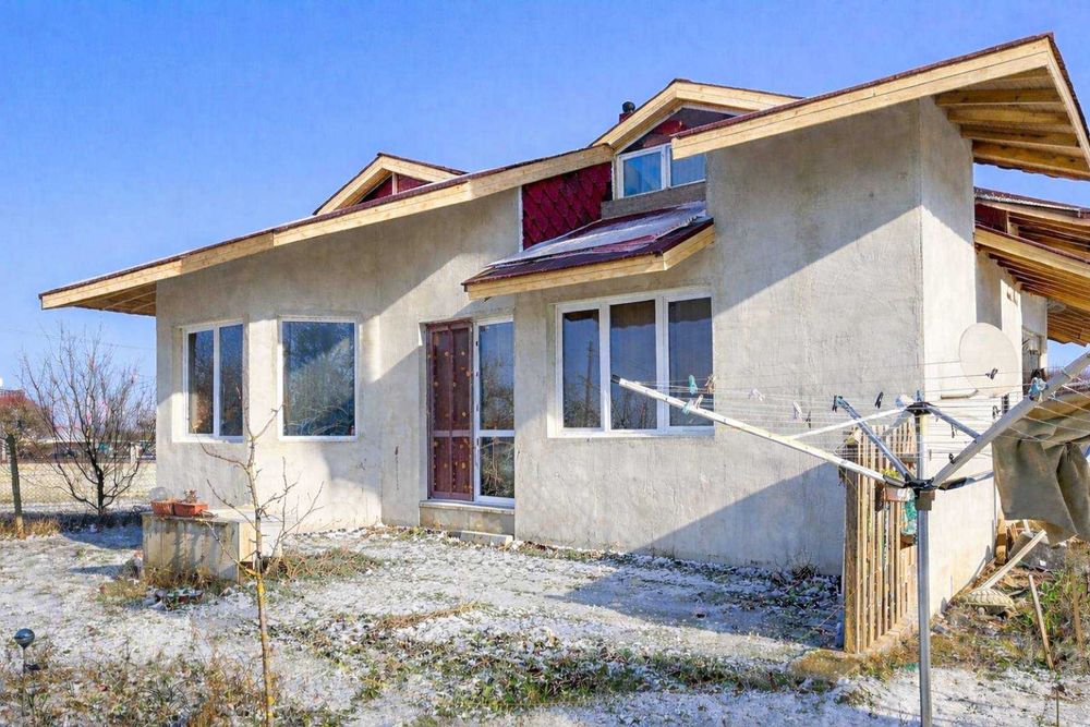 Двуетажна къща в Царичино