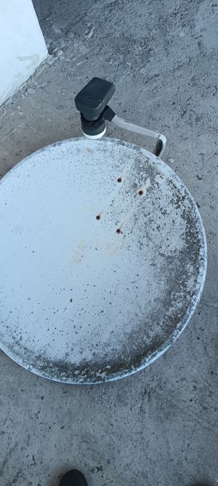 parabolă  cu LNB cu o singură iesire