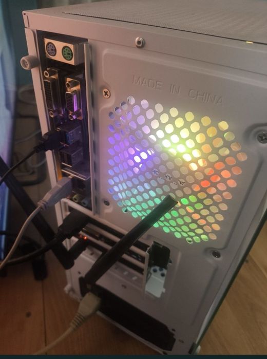 Vând PC gaming în stare foarte bună, ideal pentru jocuri și utilizare