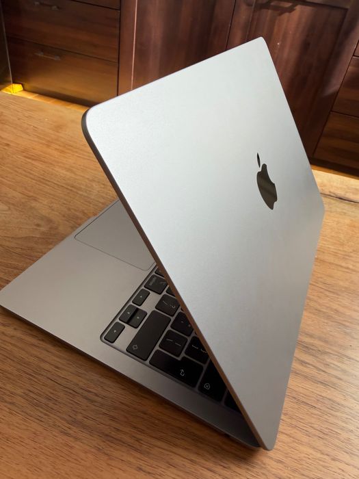 MacBook Air M2 13.6" / 16GB / 512GB – отлично състояние, 88% батерия