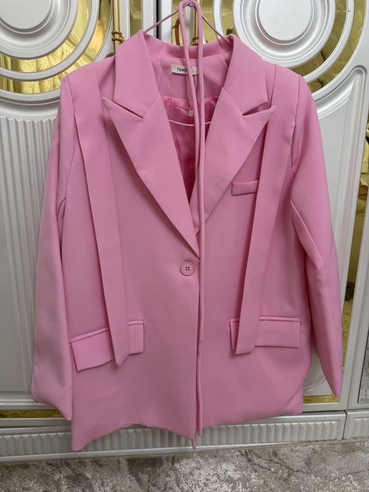 Пиджак нежно розового цвета (новое)