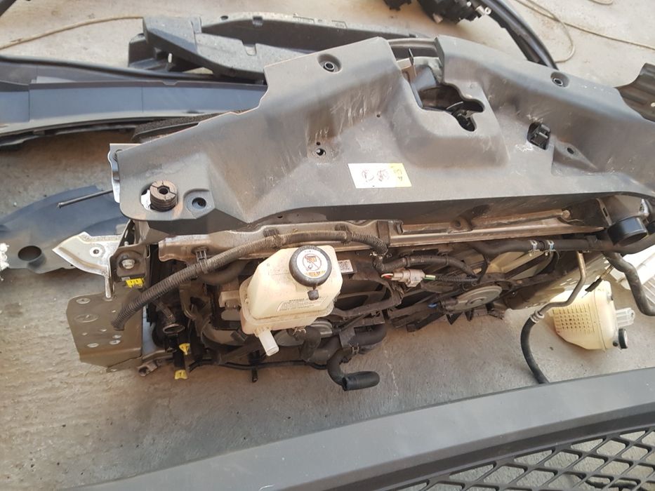 Fata completa toyota c-hr chr 2018 . bara capota trager faruri aripi