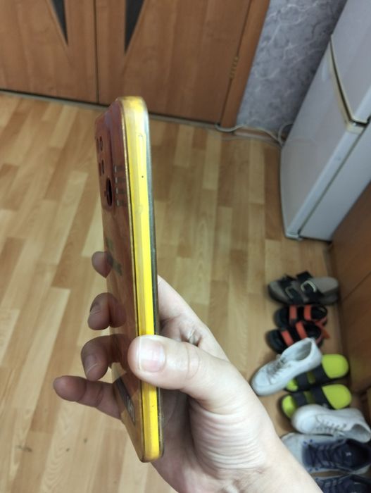 Продам на запчасти телефон