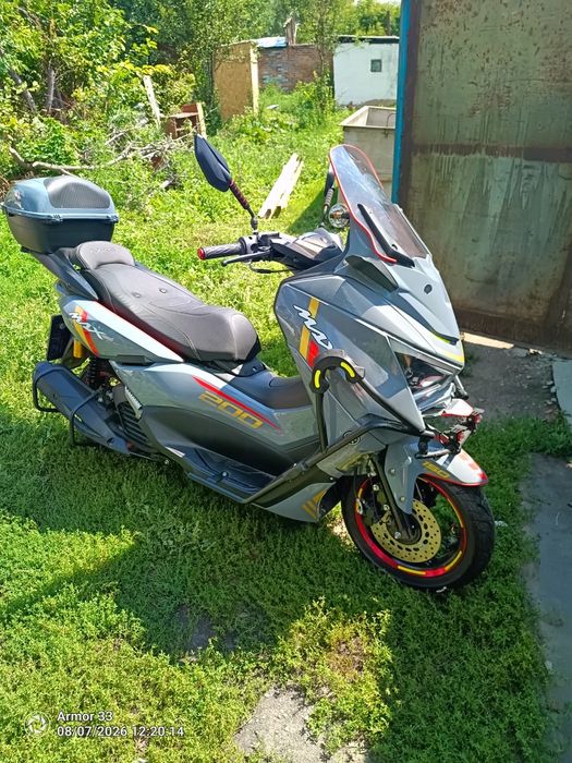 Продам скутор 180кубов