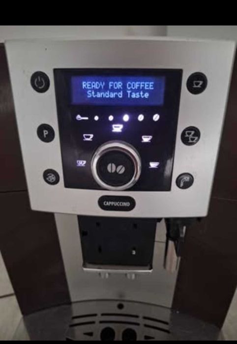 Vand aparat de cafea DeLonghi