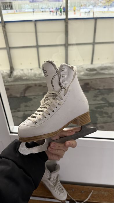 Фигурные коньки Jackson 380