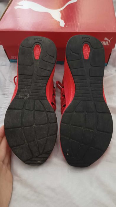 Маратонки Puma.